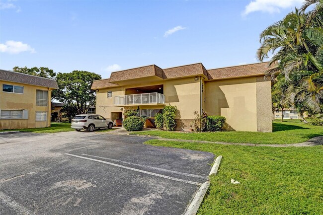 Building Photo - 5140 SW 40th Ave