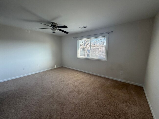 Building Photo - 114 Harvest Dr