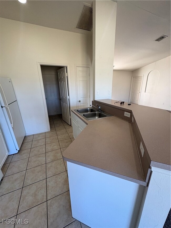 Building Photo - 2702 SW 9th Ave