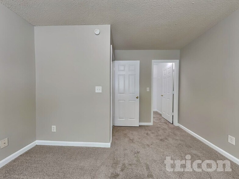 Building Photo - 7360 Old Chapel