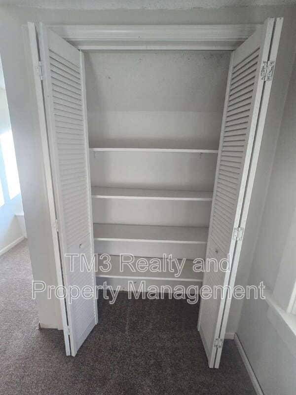 Building Photo - 819 N 9th St