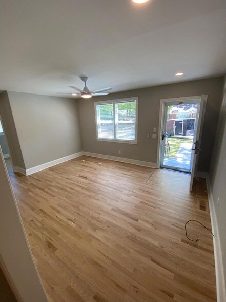 Building Photo - 1210 Sunnyside Dr