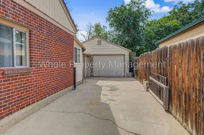 Building Photo - 1406 E 108th Pl