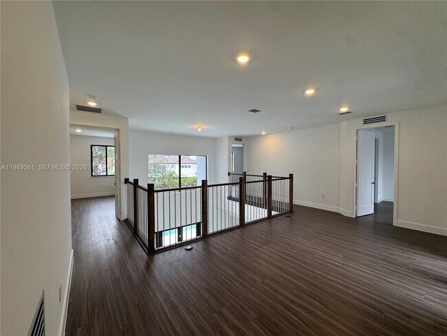 Building Photo - 19749 NE 16th Pl