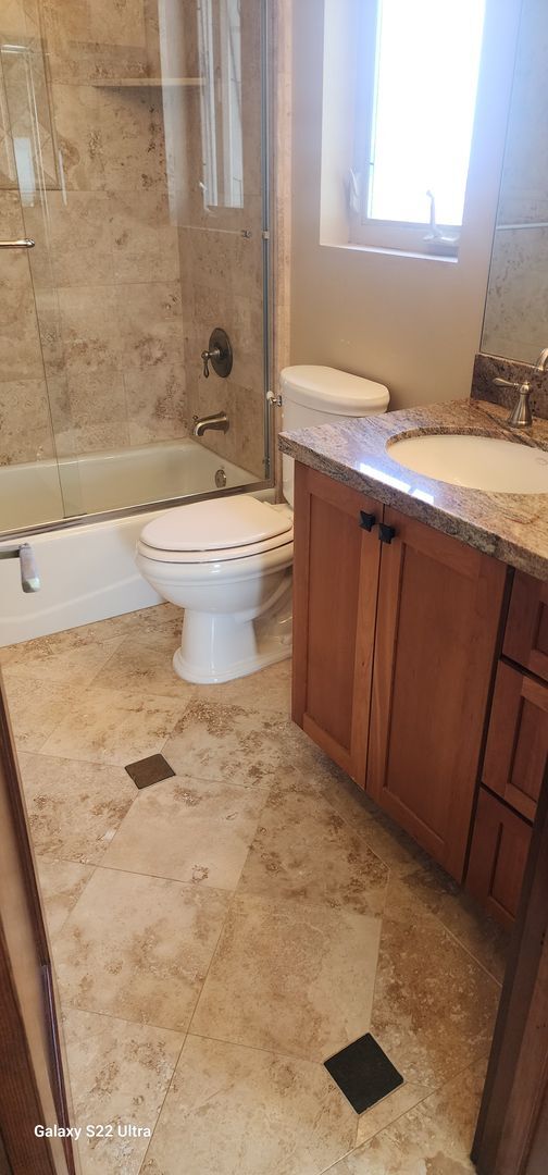 Building Photo - Spacious and freshly updated 2 bedroom, 2 ...