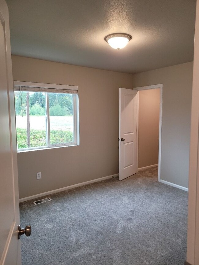 Building Photo - 4 Bed Plus Den in Sultan's New Daisy Crossing