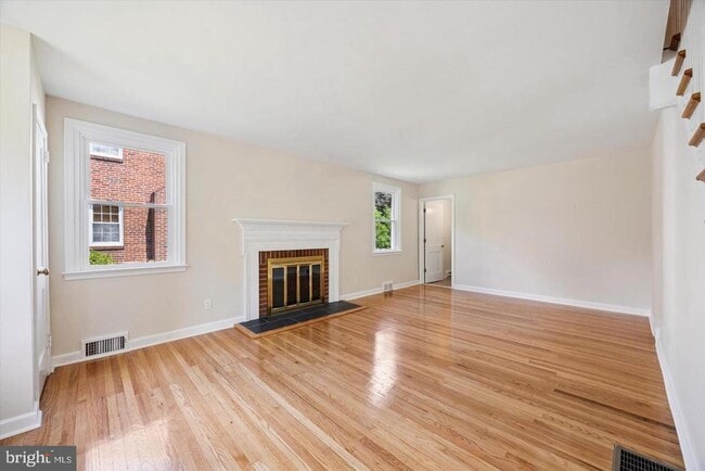 Building Photo - 609 Latham Dr