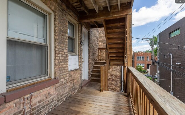 Building Photo - 2015 N Leavitt St