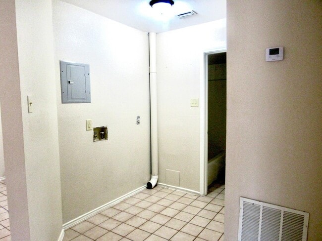 Building Photo - 1420 Juarez Ave