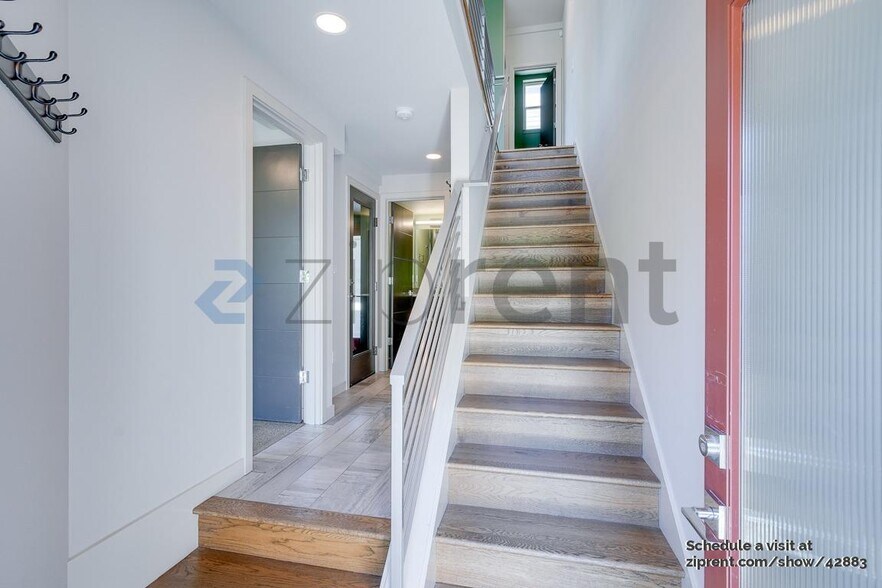 Building Photo - 3835 Gilman Ave W