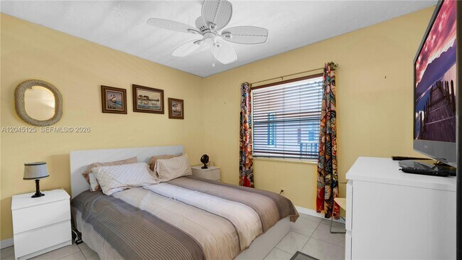 Building Photo - 2861 Somerset Dr