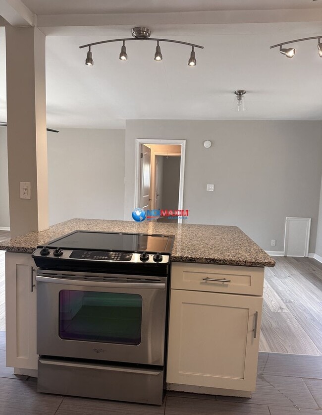 Building Photo - Great location newly RENOVATED ranch in Brookhaven