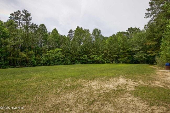 Building Photo - 104 Pine Hawk Dr