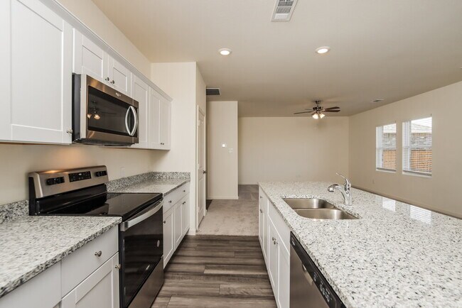 Building Photo - 1811 Pueblo St