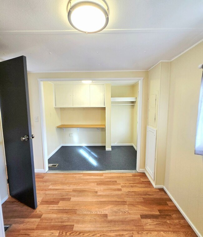 Building Photo - 2 Bed, 1 Bath - Move-In Ready in Cape George with Water Glimpses For Rent!