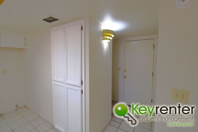 Building Photo - 8021 Sawgrass Cir