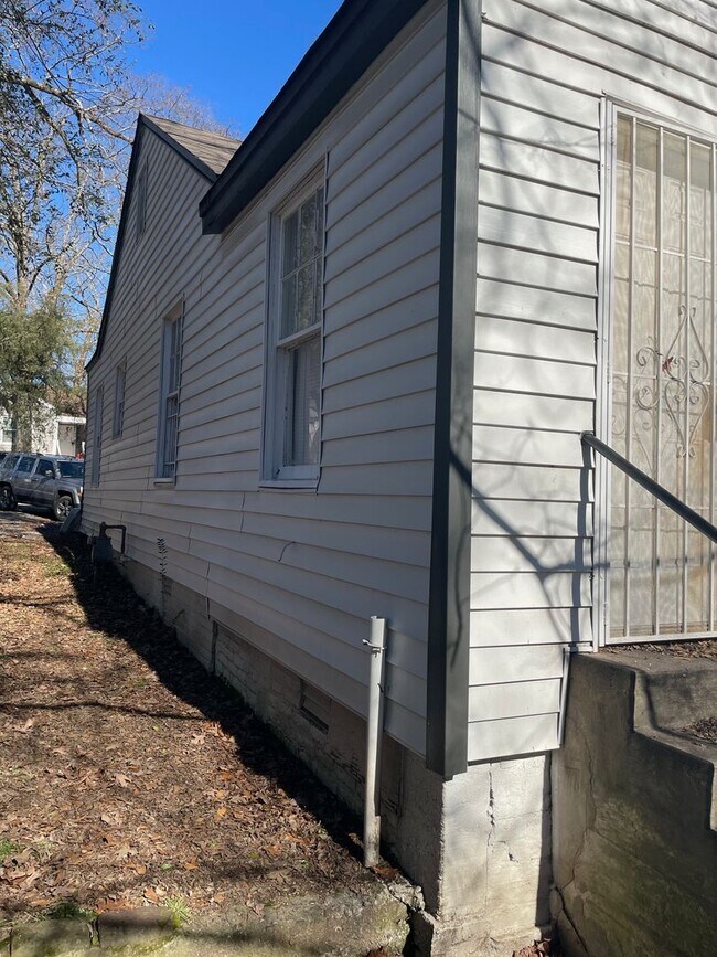 Building Photo - 5005 W 31st St