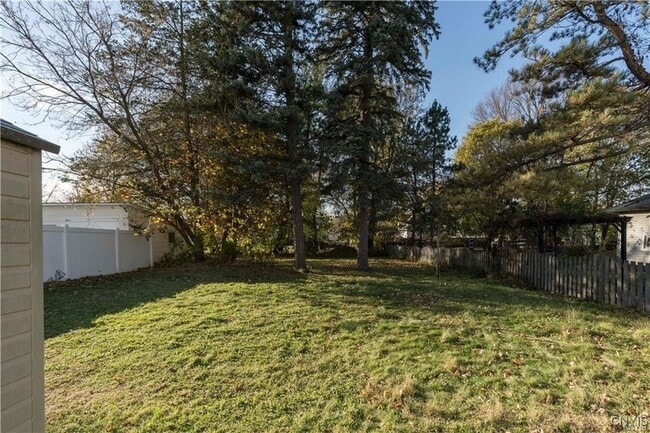 Building Photo - 213 N Pleasant St