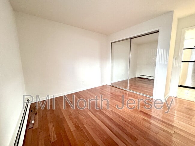 Building Photo - 9051 Palisade Ave