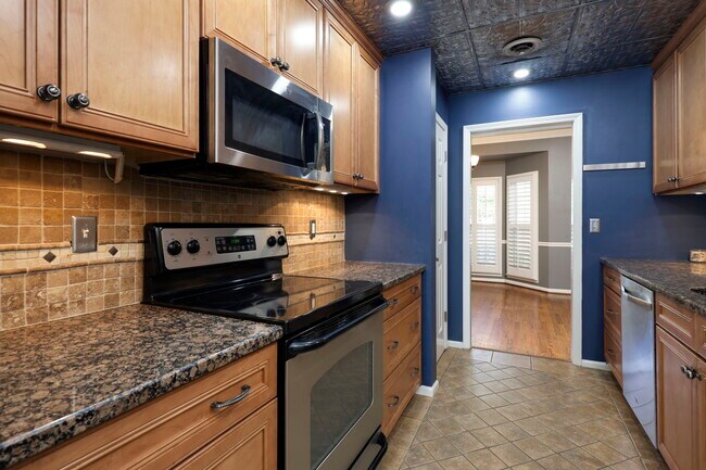 Building Photo - 1135 Clifton Ln