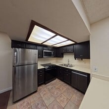Building Photo - Beautiful 2 Bedroom 2 Bathroom Condo at The Lakes!