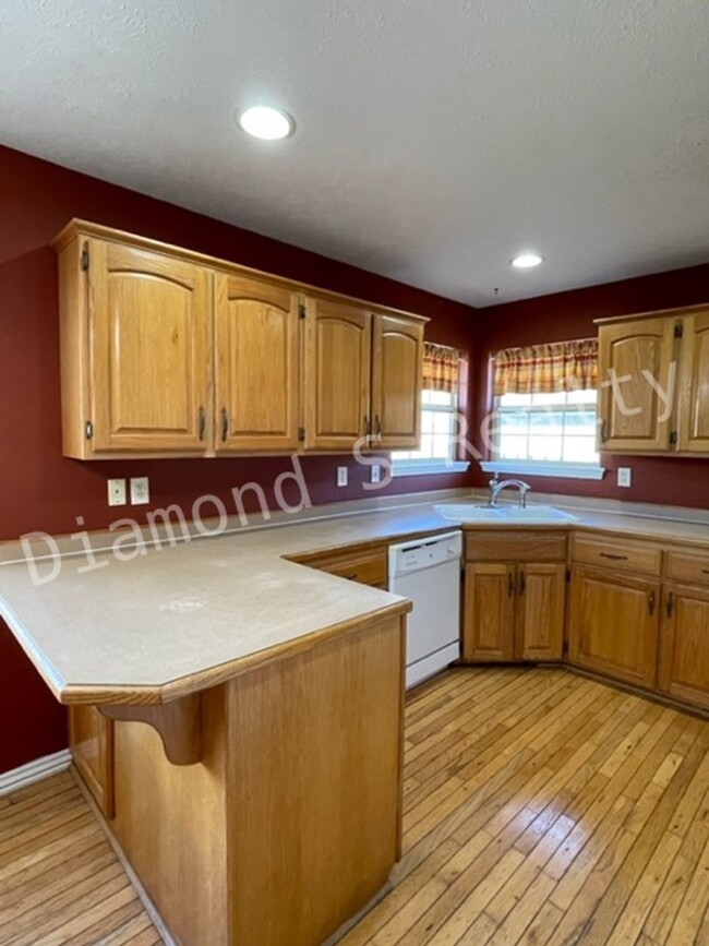 Building Photo - Lovely 3 bedroom home available!  Sequiota...