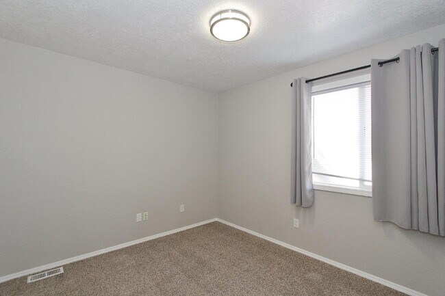 Building Photo - 11847 W Lewisburg Ct