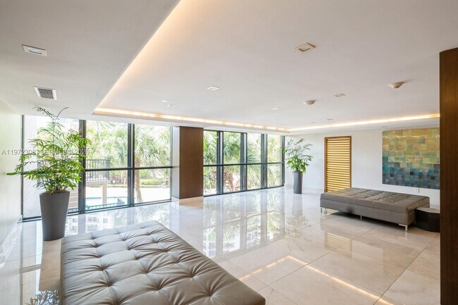 Building Photo - 540 Brickell Key Dr