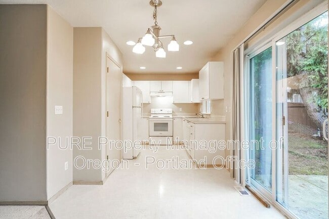 Building Photo - 3633 NE 158th Ave