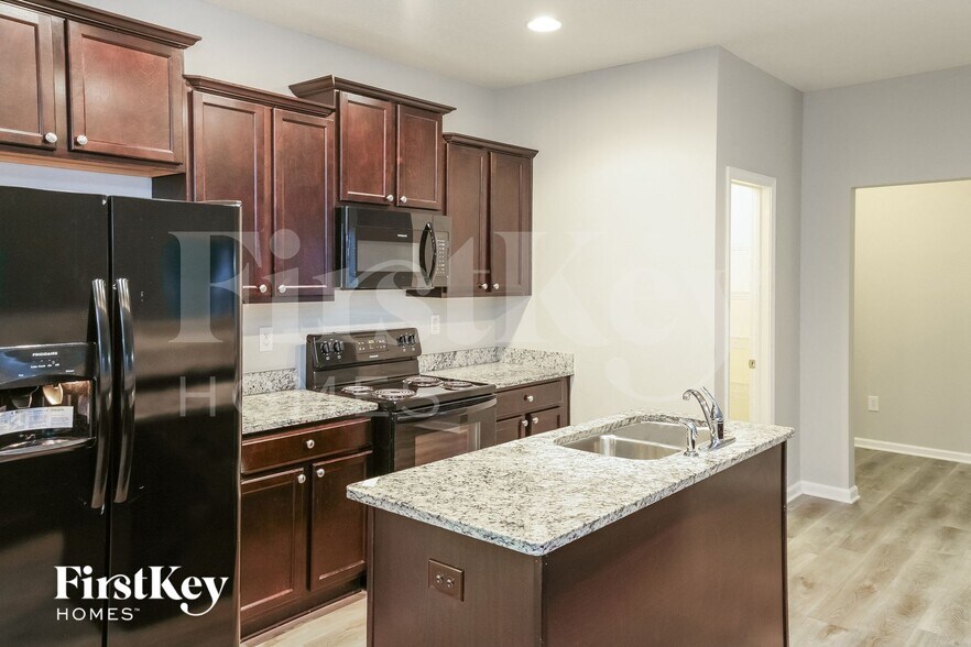 Building Photo - 897 Adena Ln