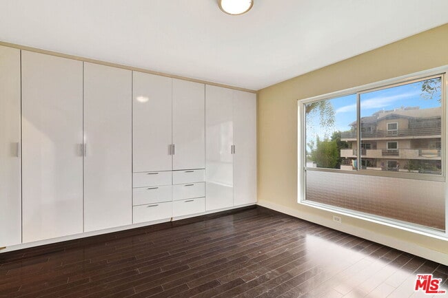 Building Photo - 1010 Palm Ave