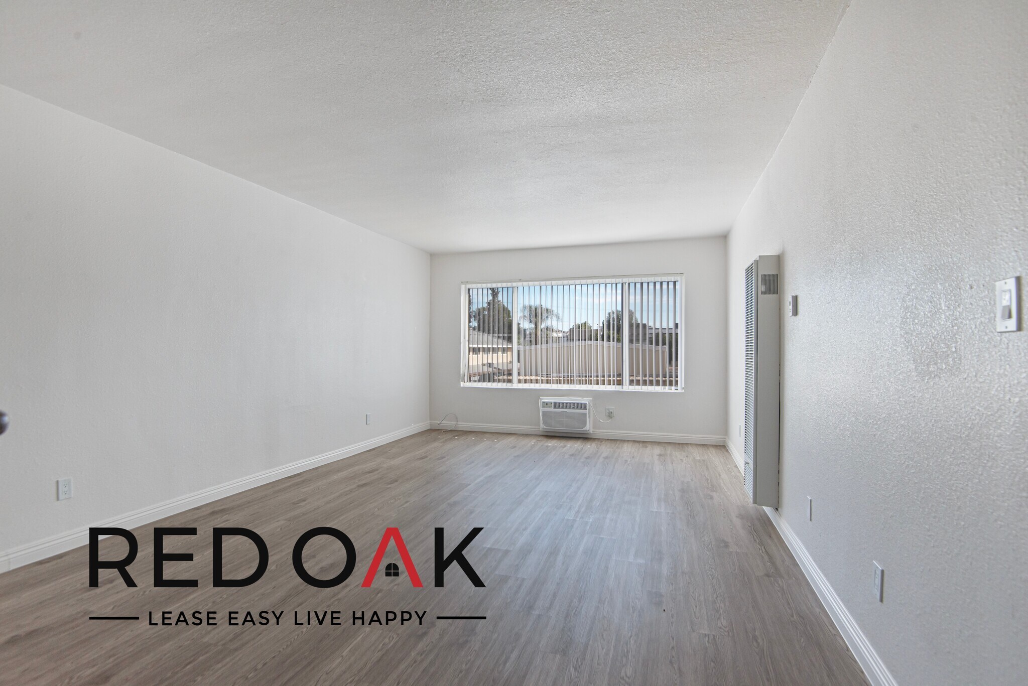 Building Photo - 8040 Reseda Blvd