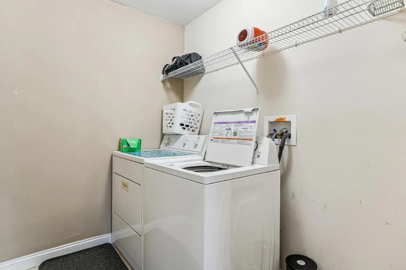 Building Photo - 21113 Clydesdale Curve N