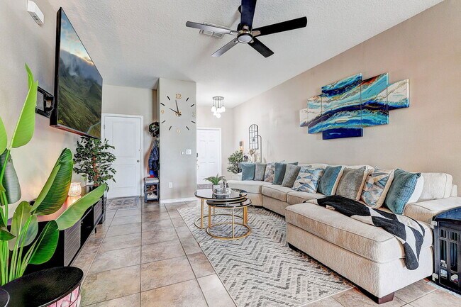 Building Photo - 12910 Utopia Gdns Wy