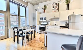 Building Photo - 6 S Laflin St