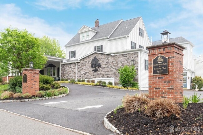 Building Photo - 200 Plainfield Rd