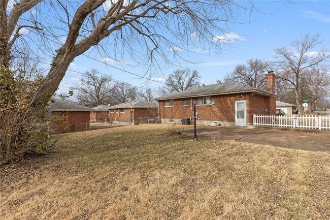 Building Photo - 1158 Reale Ave