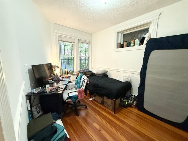 Building Photo - 8 Wave Ave