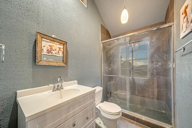 Building Photo - 3812 Redbud Dr