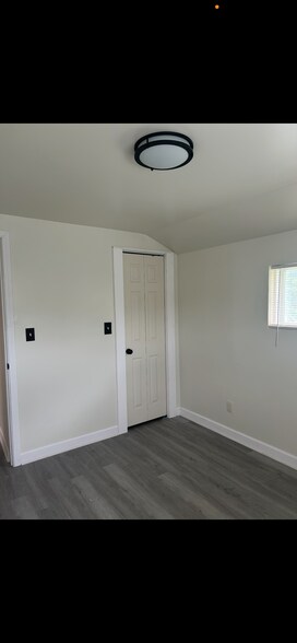 Building Photo - 4935 Kentucky St