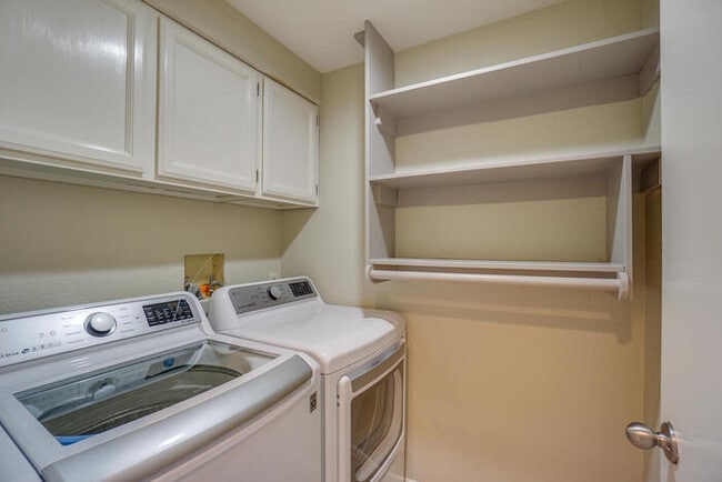 Building Photo - BEAUTIFUL THREE BEDROOM RANCH IN WEST LONGVIEW