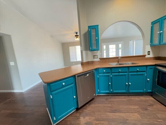 Building Photo - Very Nice 4 Bedroom House