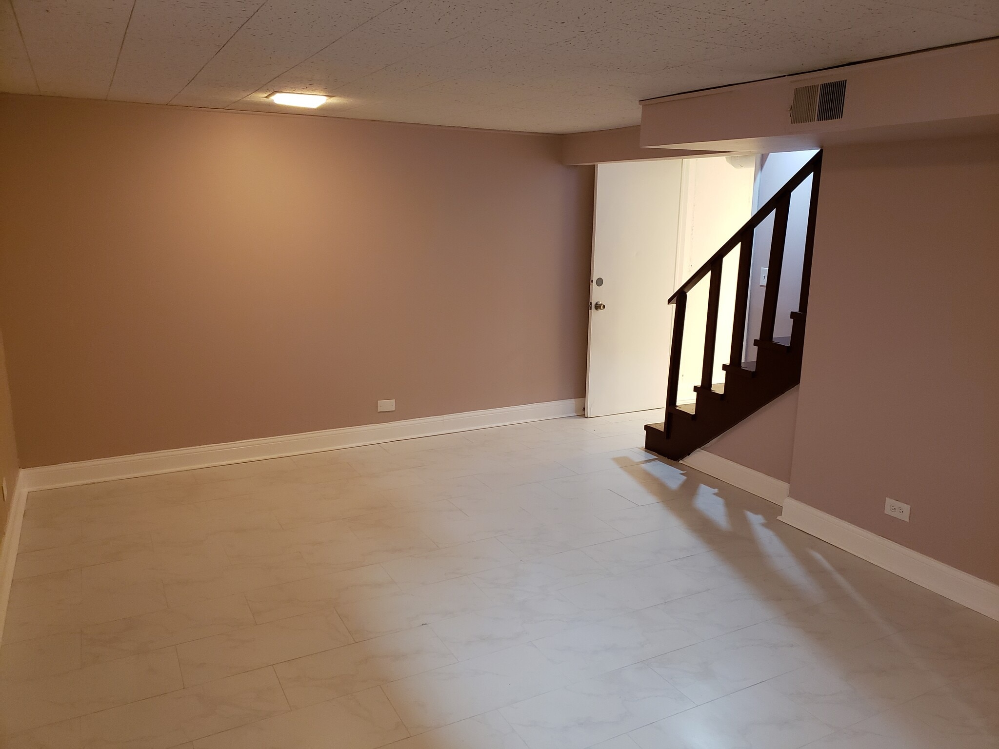 Building Photo - 2142 Rugen Rd