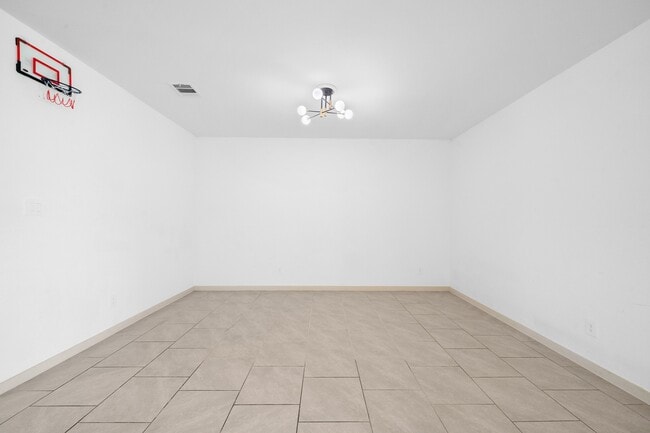 Building Photo - 818 Starcross Bnd Dr