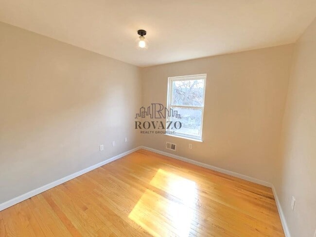 Building Photo - 542 S 20th St