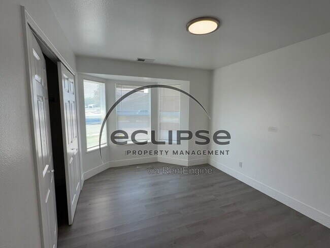 Building Photo - 560 Huntington Point Ln