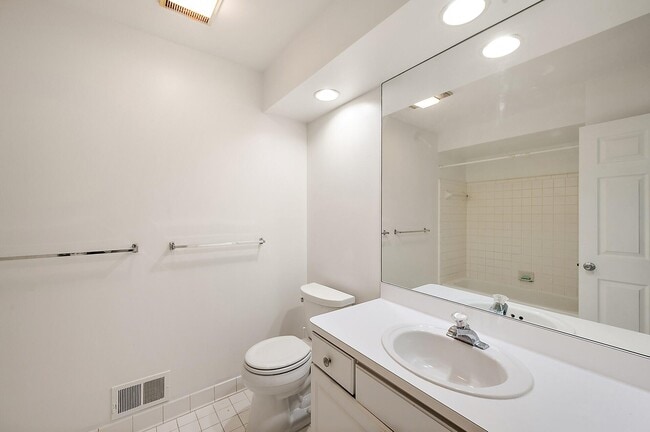 Building Photo - 28849 Hearthstone Dr