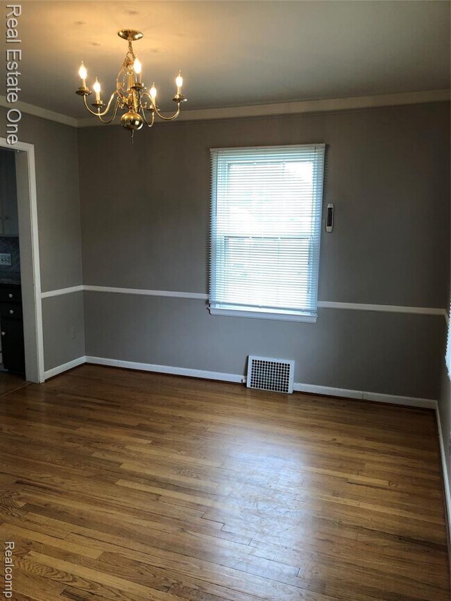 Building Photo - 1070 Lincoln Ct