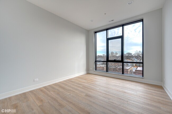 Building Photo - 3114 N Ridgeway Ave