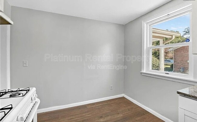 Building Photo - 2612 Loghaven Dr NW